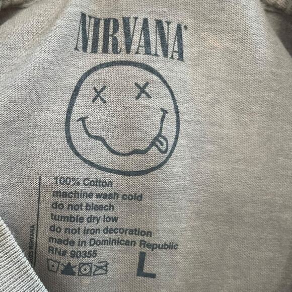 NIRVANA Smiley Face 90s Style Grunge Official Band Shirt Unisex Size Large - Picture 5 of 7